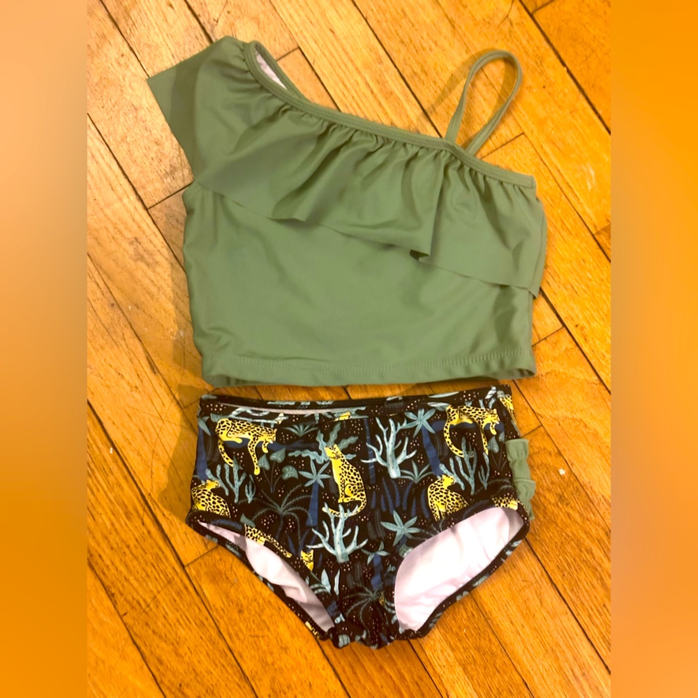 Size 7 girls RuffleButts tankini.